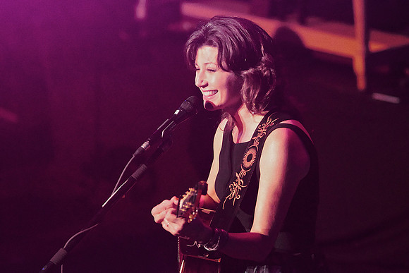 0024_AmyGrant_LackawannaCollege2013_2136