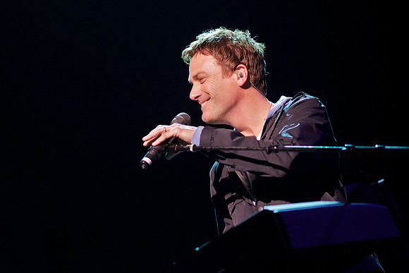 0005_AGMWS2011_BeaconTheatreNYC_1091
